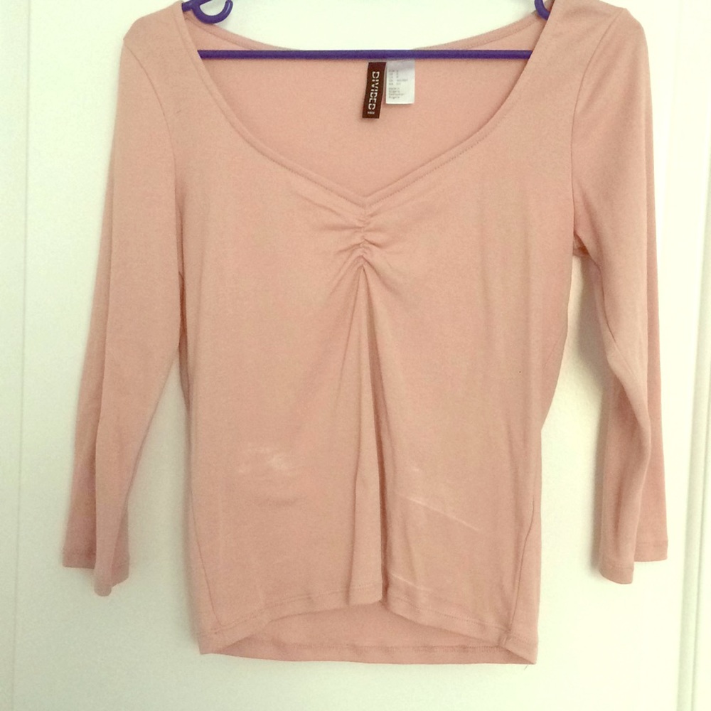 Quarter sleeve v-neck top